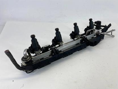 1999-2005 VOLKSWAGEN BEETLE AT FUEL INJECTION RAIL W/ INJECTORS 06A-133-681-B