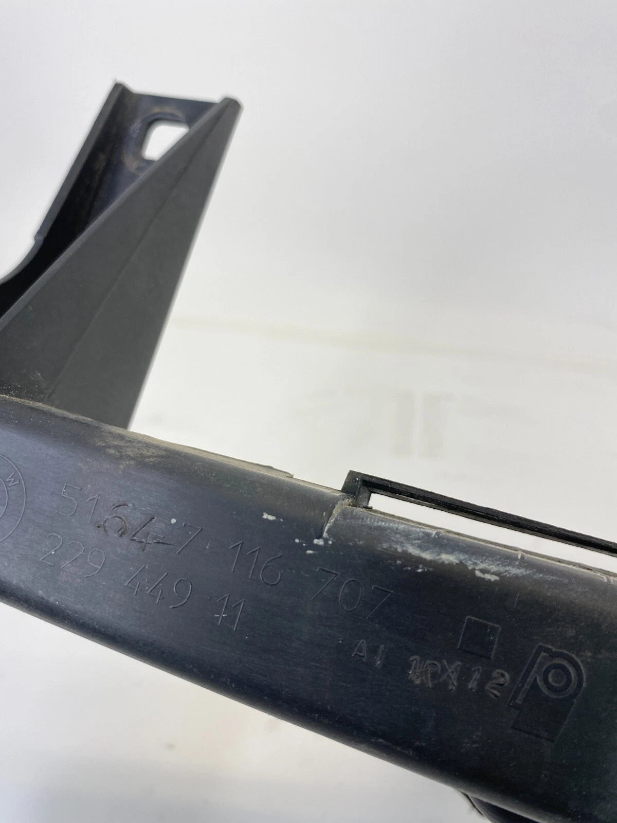 2007 2008 BMW 328XI HEADLIGHT LAMP MOUNT BRACKET DRIVER SIDE LH 51647116707 OEM