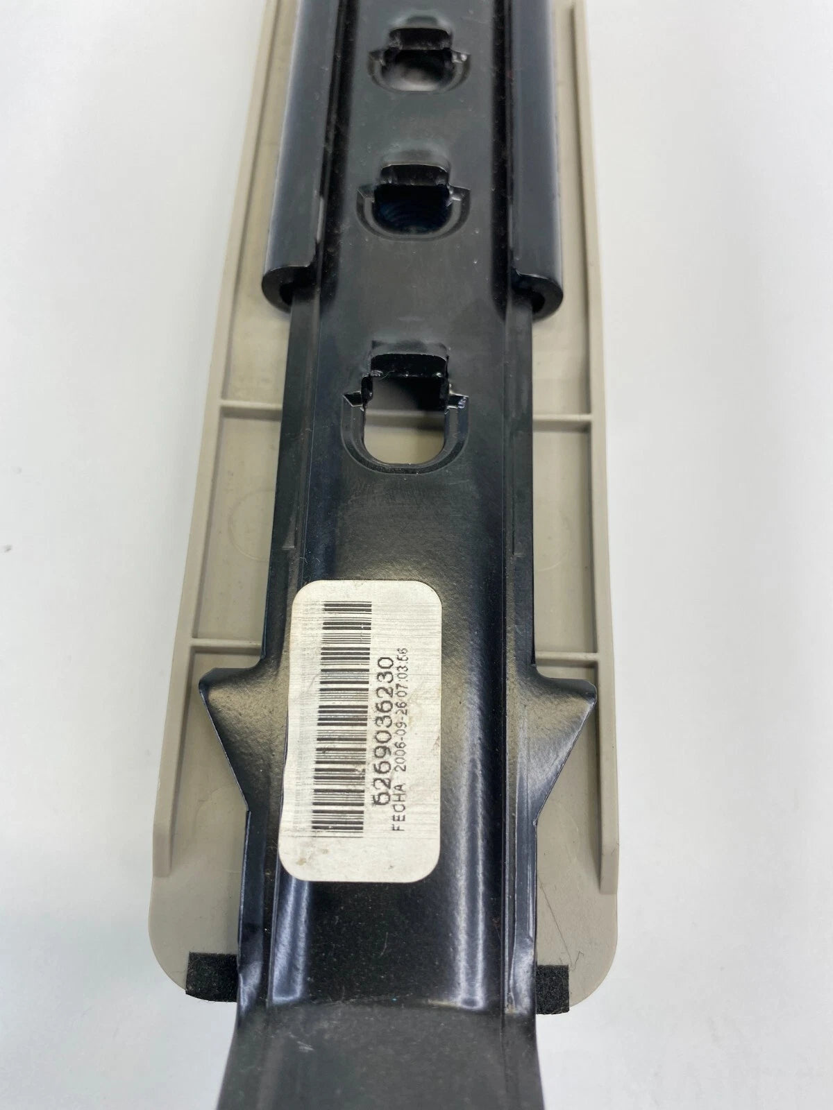 2006-2012 FORD FUSION 4-DR FRONT LEFT DRIVER SEAT BELT HEIGHT ADJUSTER TRIM OEM