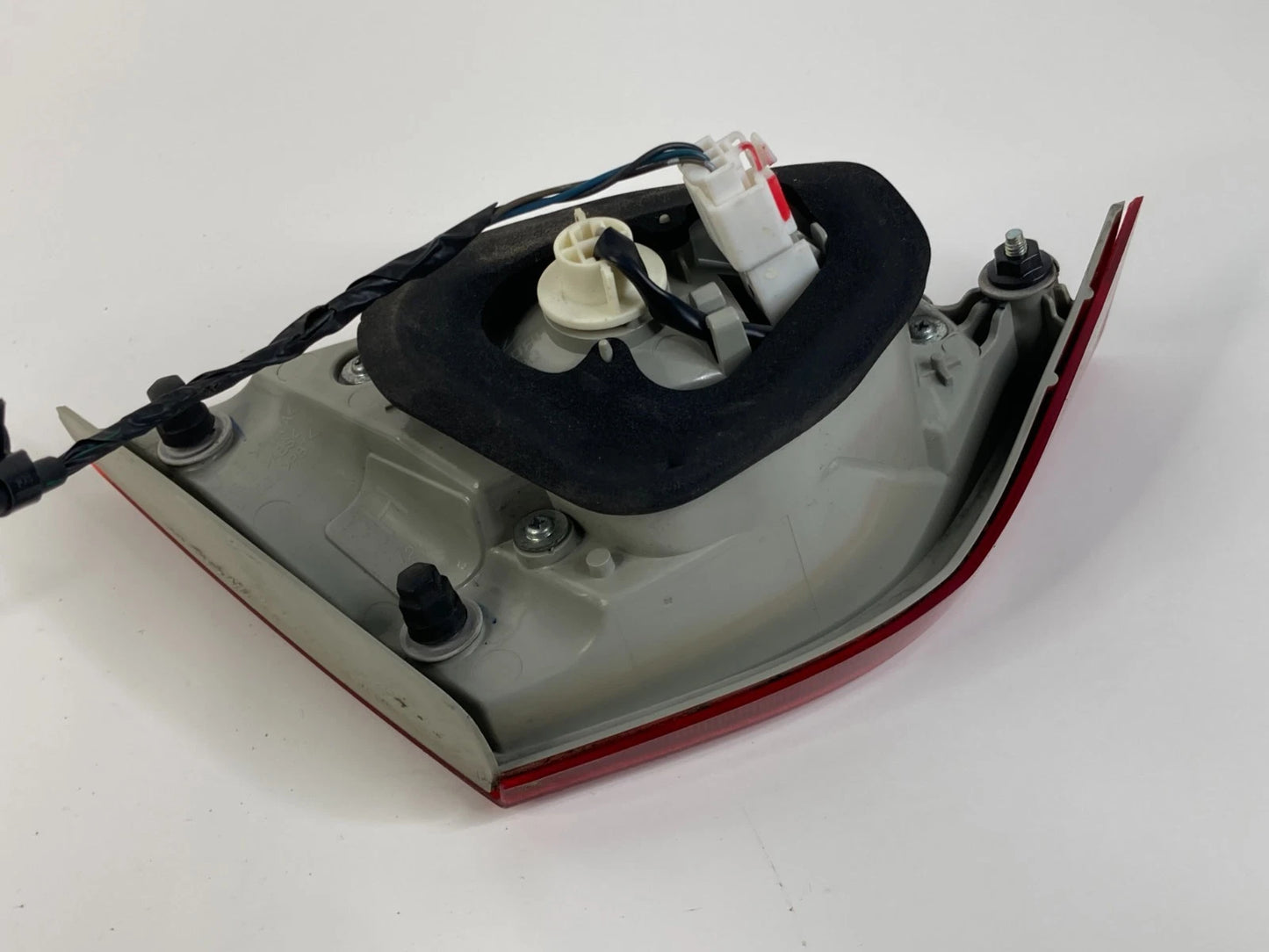 2011-2014 HYUNDAI SONATA TAIL LIGHT LAMP RIGHT PASSENGER INNER TRUNK 924043Q OEM