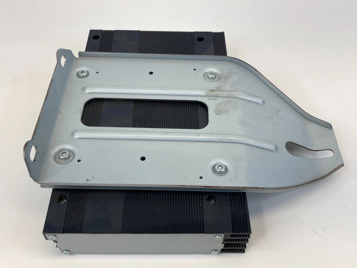 2011-2013 Dodge Durango Radio Audio Amplifier AMP Module 05064533AJ OEM