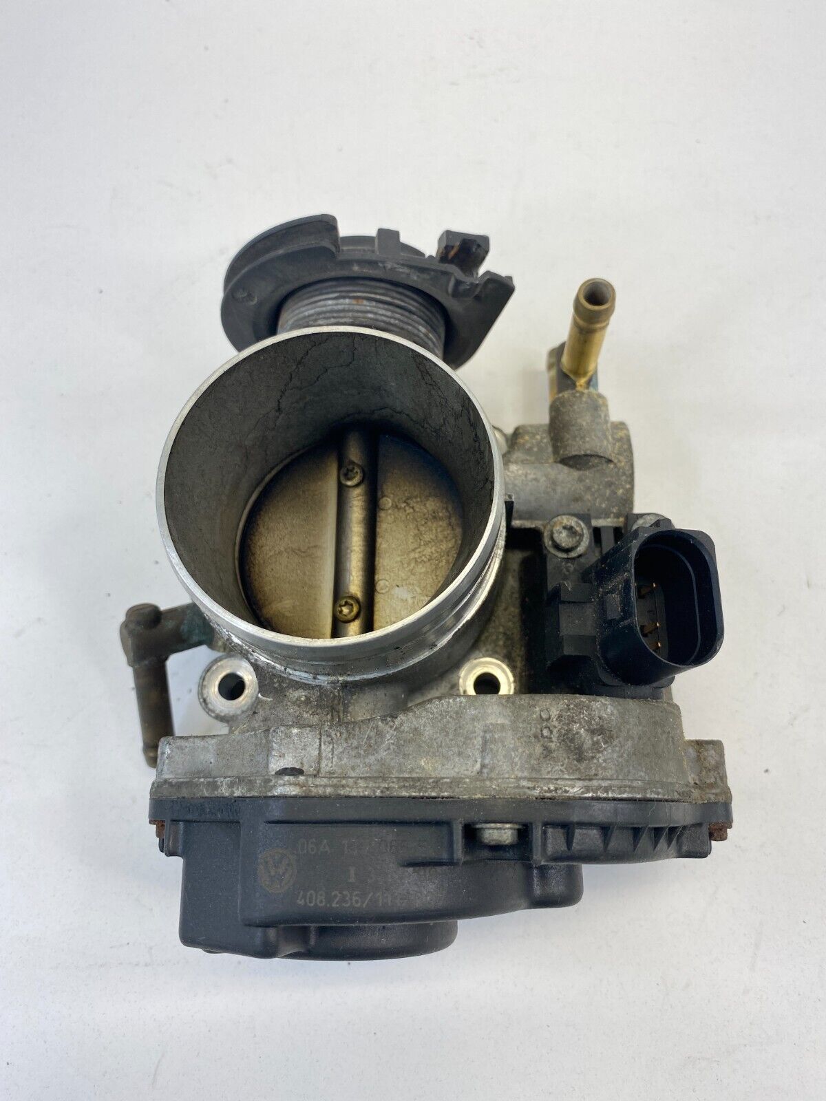 1998-2001 Volkswagen New Beetle 2.0L MT Throttle Body Throttle Valve 06A133066E