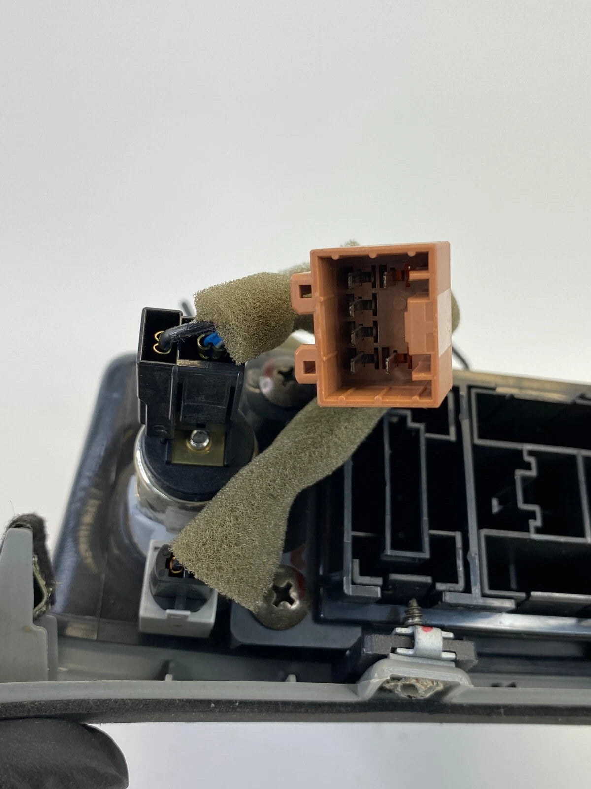 2007-2009 HYUNDAI SANTA FE A/T SHIFTER SHIFT INDICATOR BEZEL W/ POWER OUTLET OEM