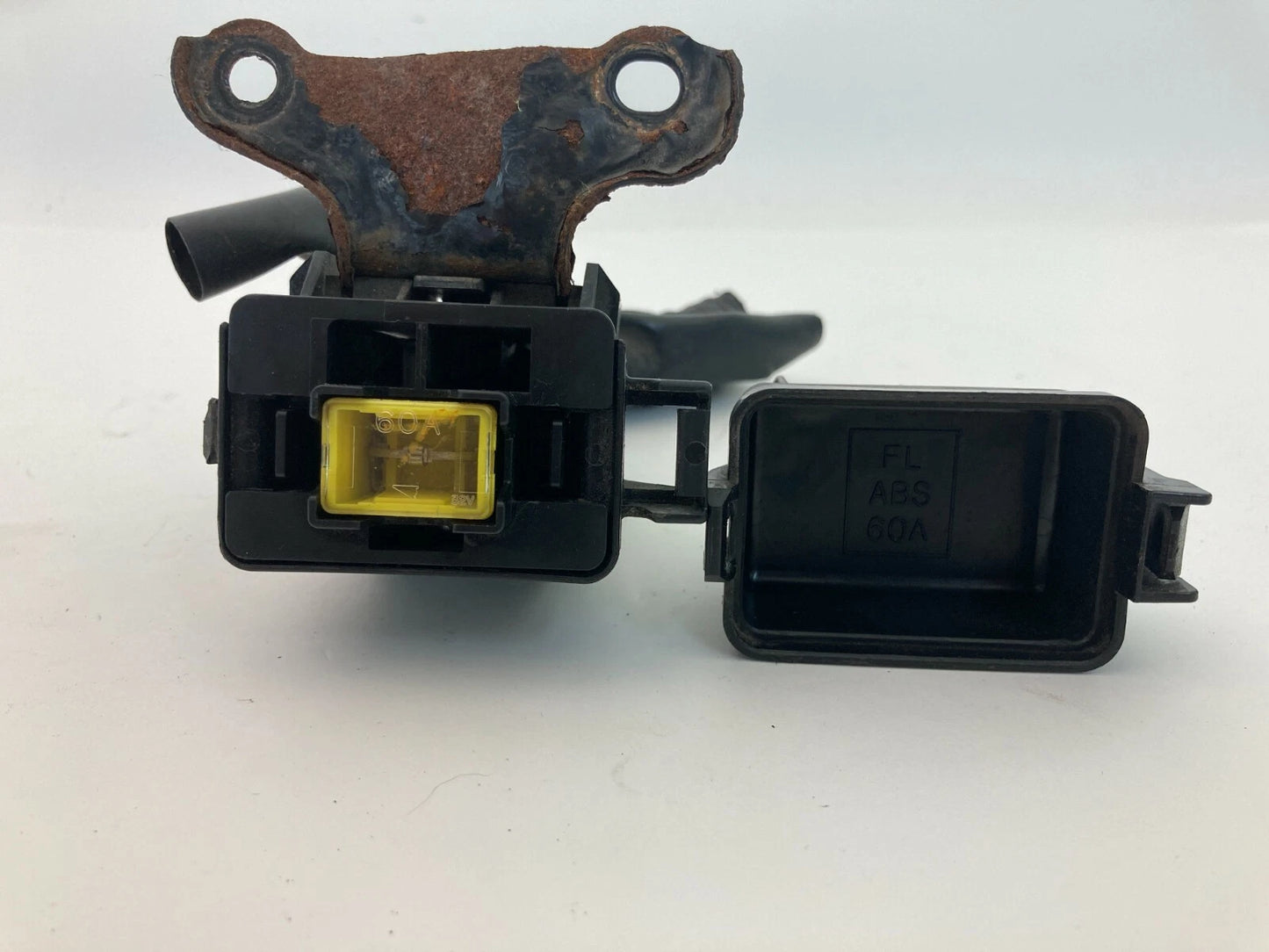 1999-2003 TOYOTA SOLARA COUPE 3.0L V6 ENGINE COMPARTMENT SMALL FUSE RELAY OEM