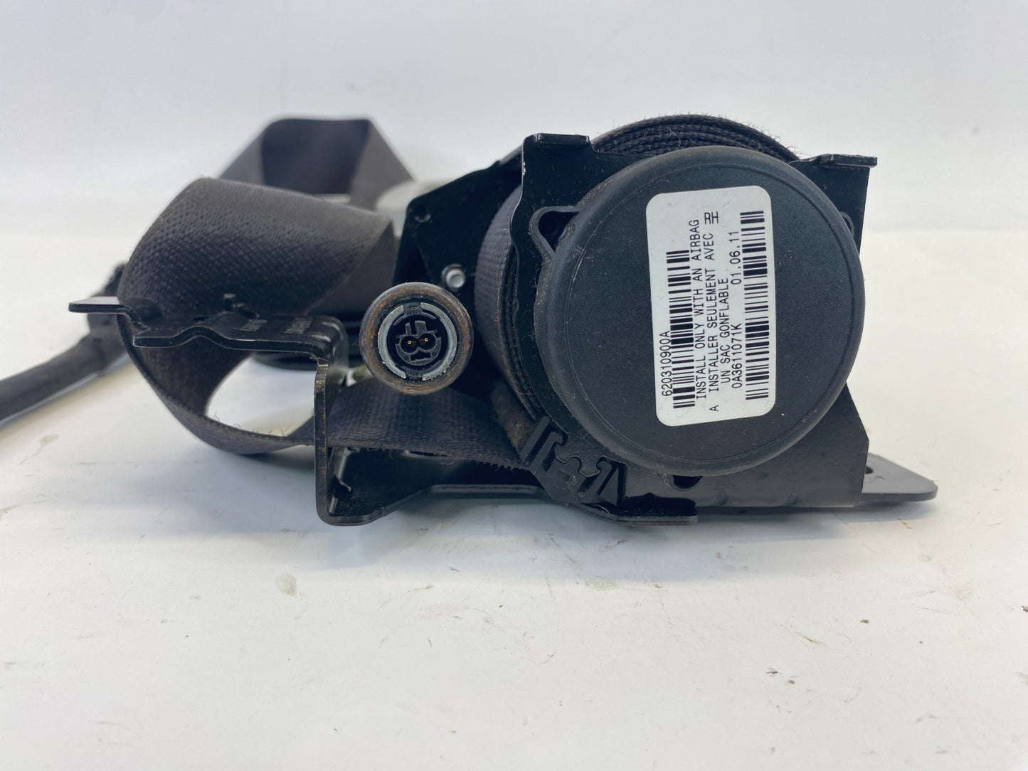 11-15 Buick Enclave Front Right Passenger Side Seat Belt Retractor Assy 15903263