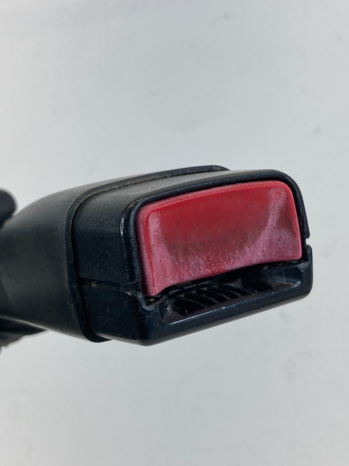 07 08 09 10 11 12 13 14 GMC Yukon Front Left Driver Side Seat Belt Buckle OEM