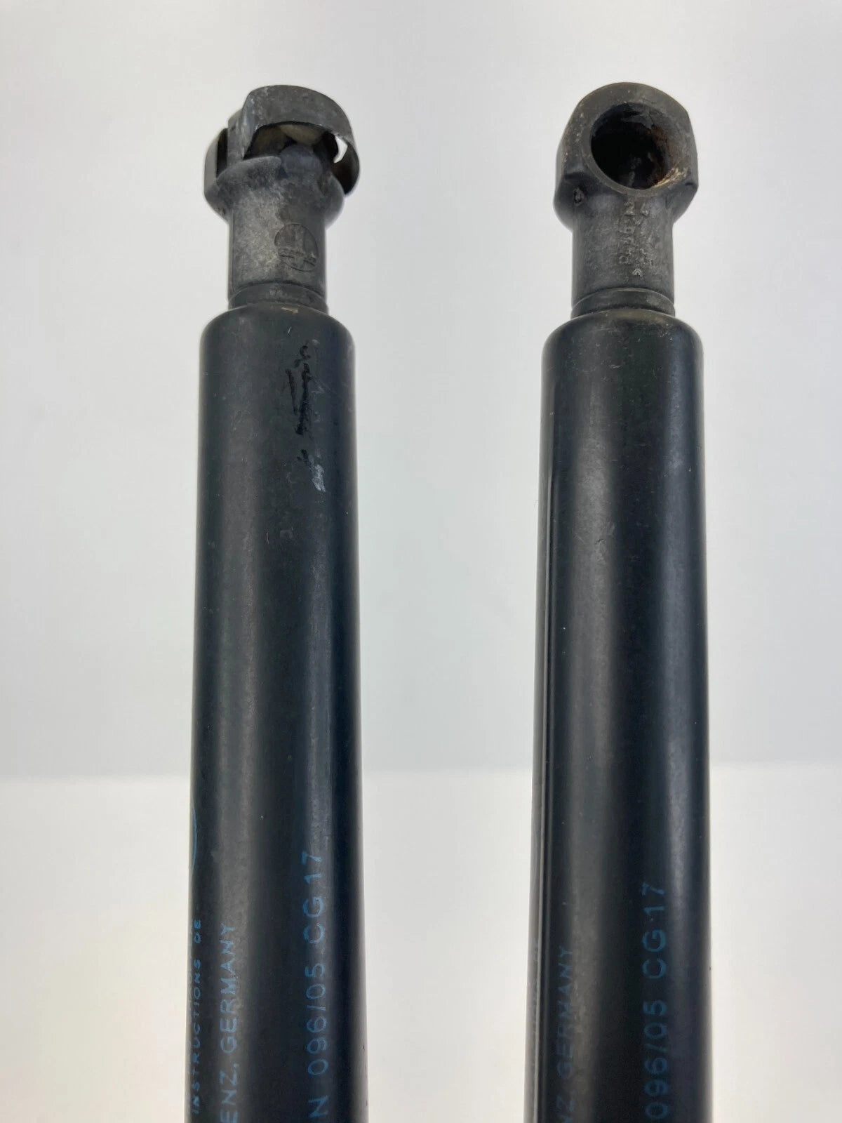 04-07 BMW 530I LEFT & RIGHT HOOD SHOCK STRUTS LIFT SUPPORT SET 51237008745 OEM