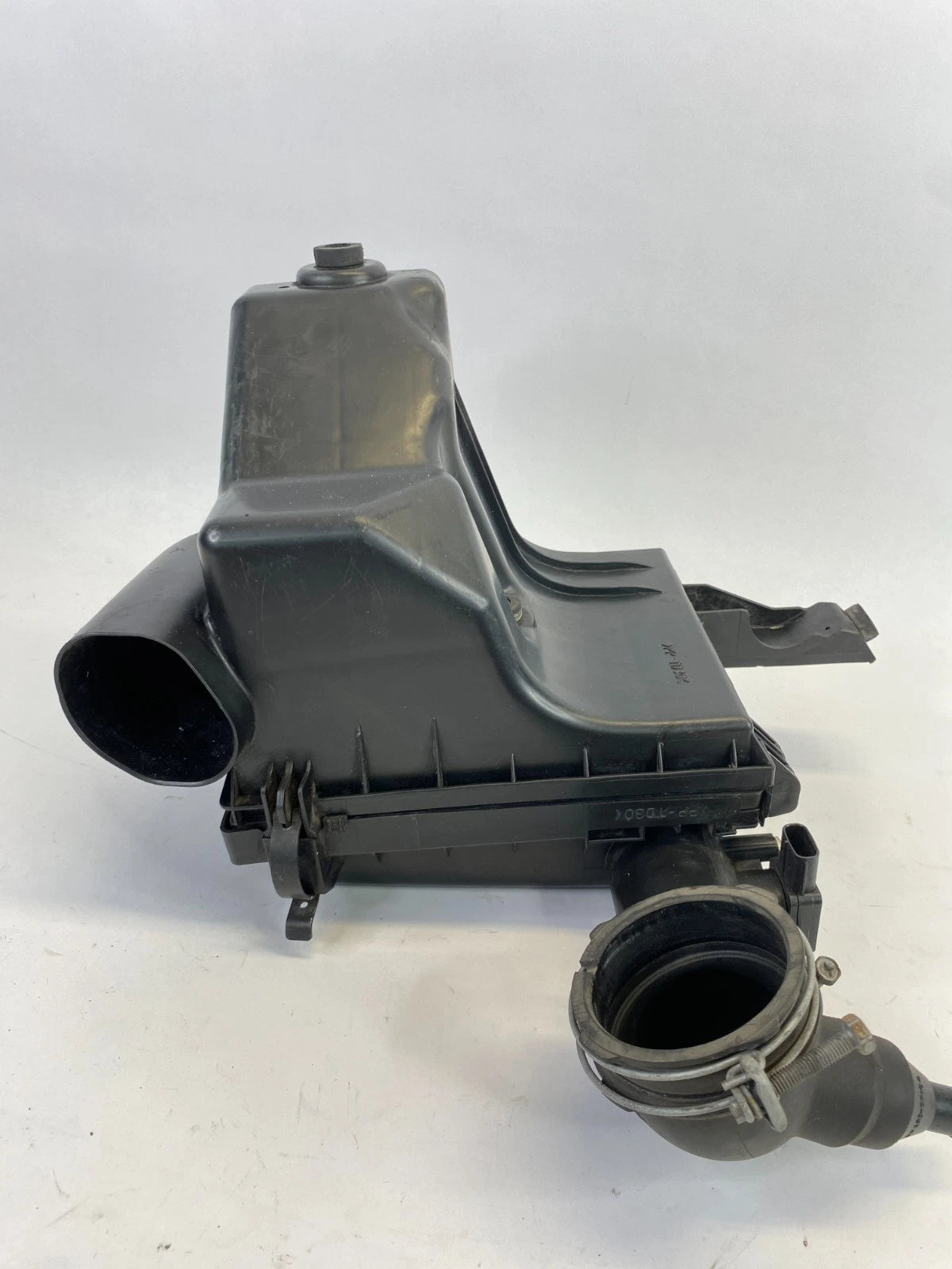 2010-2015 TOYOTA PRIUS 1.8L AIR CLEANER FILTER BOX HOUSING 17812-37030 OEM