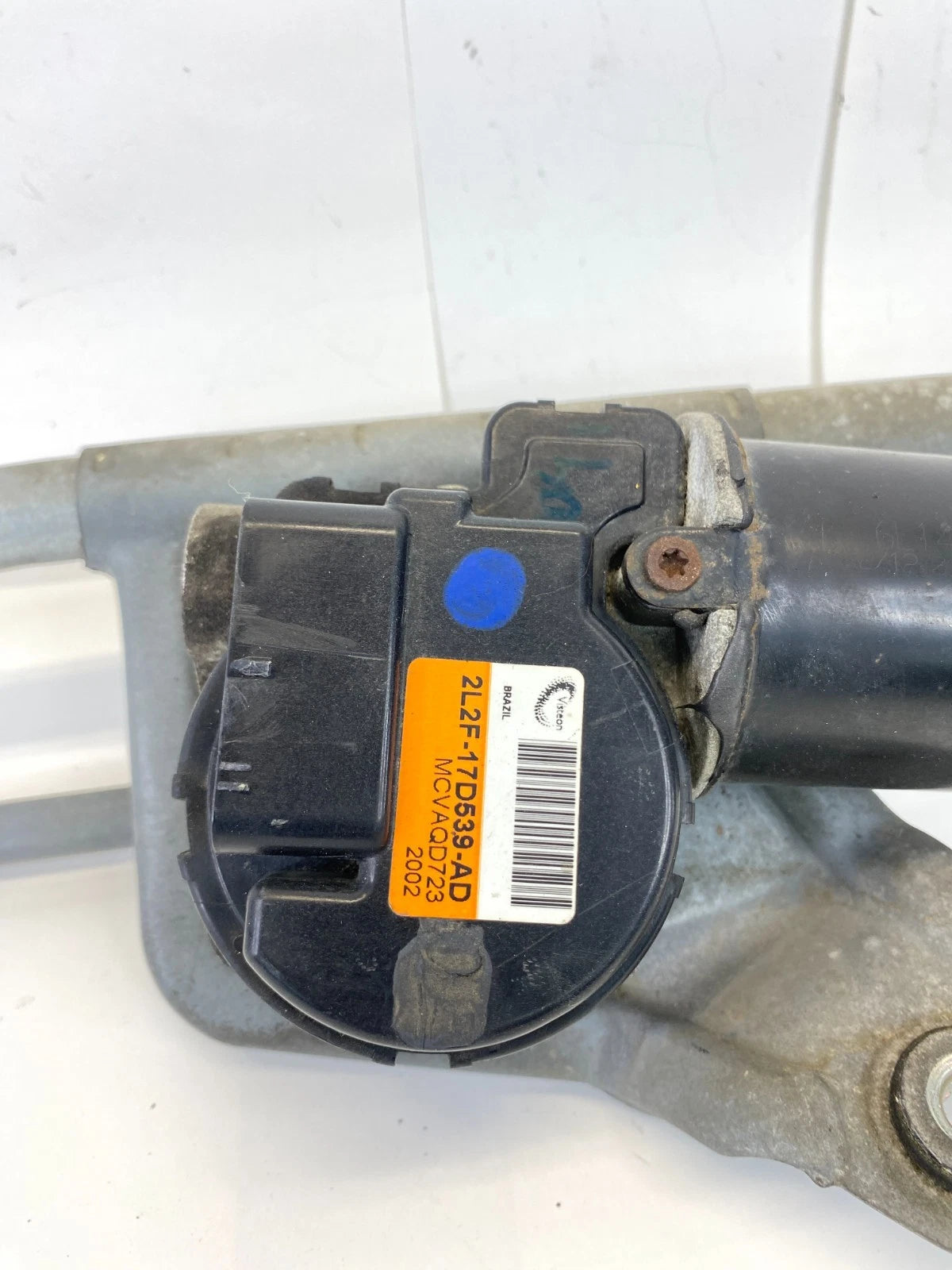 2002-2007 FORD EXPEDITION FRONT WINDSHIELD WIPER MOTOR W/ LINKAGE 2L2F-17D539-AD