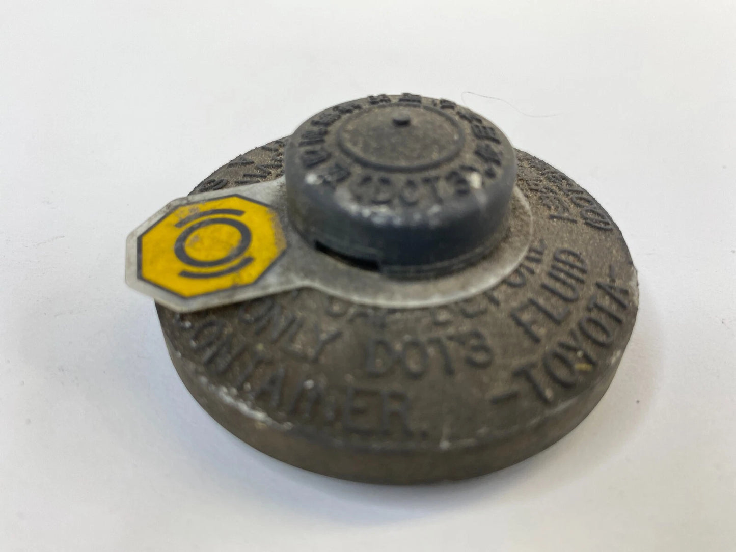 98-15 TOYOTA COROLLA BRAKE MASTER FLUID TANK CYLINDER RESERVOIR CAP LID OEM