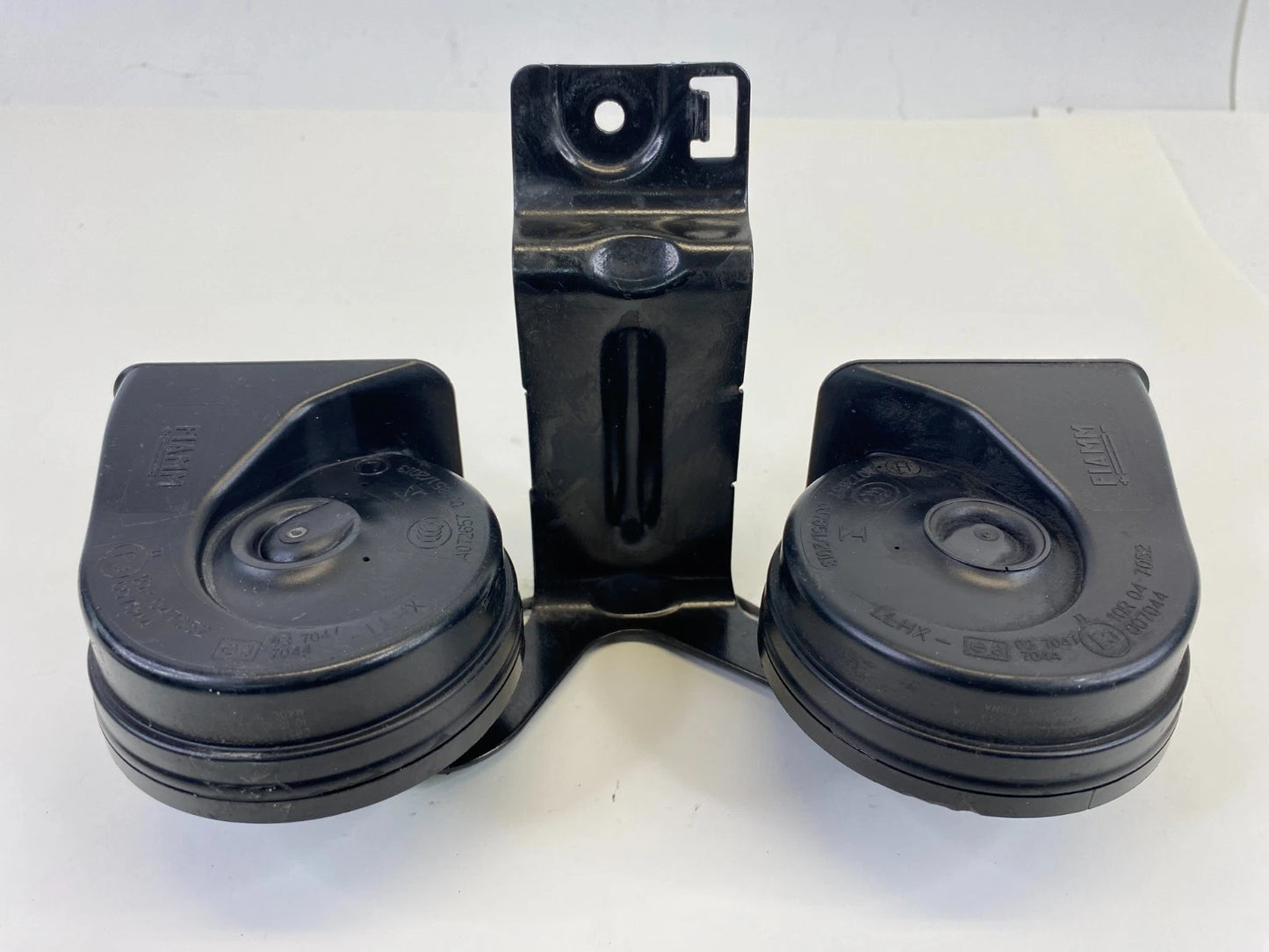 2016-2019 FORD INTERCEPTOR UTILITY LEVEL 2 DUAL NOTE HORN & MOUNTING BRACKET OEM
