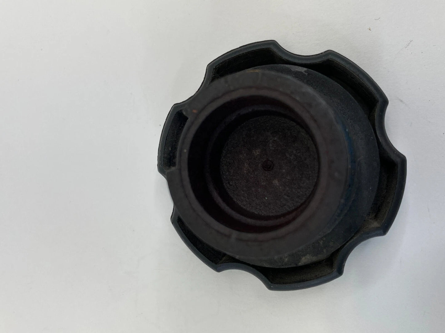 2006-2011 BUICK LUCERNE 3.8L V6 ENGINE OIL FLUID FILLER CAP COVER SAE 5W-30