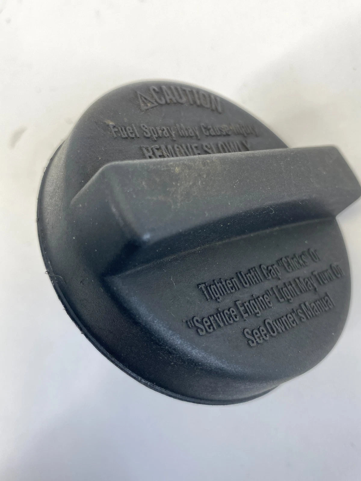 2003 04 05 06 07 2008 PONTIAC VIBE FUEL TANK FILLER GAS CAP OEM