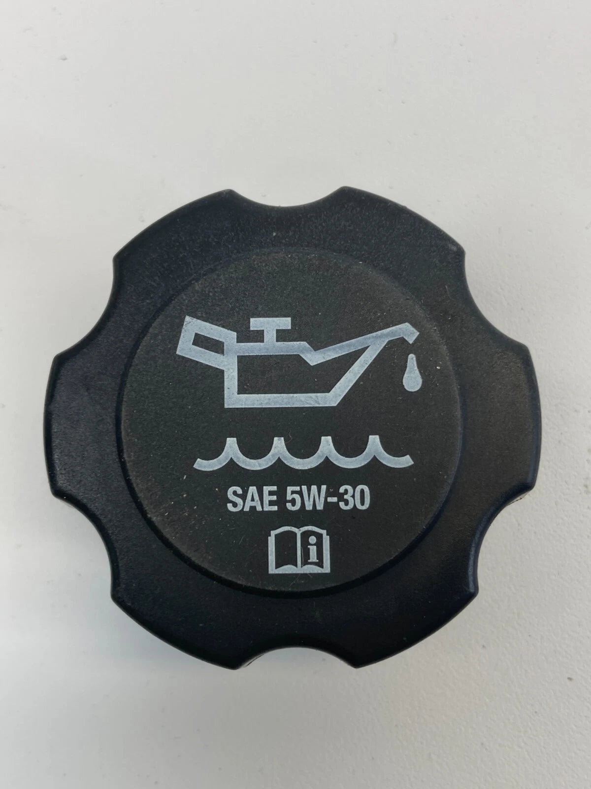 2004-2012 CHEVROLET COLORADO 3.5L ENGINE OIL FILLER CAP COVER LID SAE 5W-30