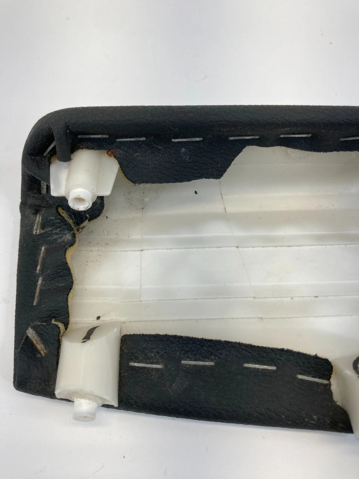 2016 CHEVROLET CRUZE LIMITED FRONT LEFT SIDE INNER DOOR ARMREST PAD TRIM ASSY