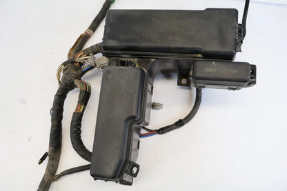 2005 2006 TOYOTA TUNDRA 4.7L ENGINE FUSE BOX RELAY COMPARTMENT BLOCK OEM