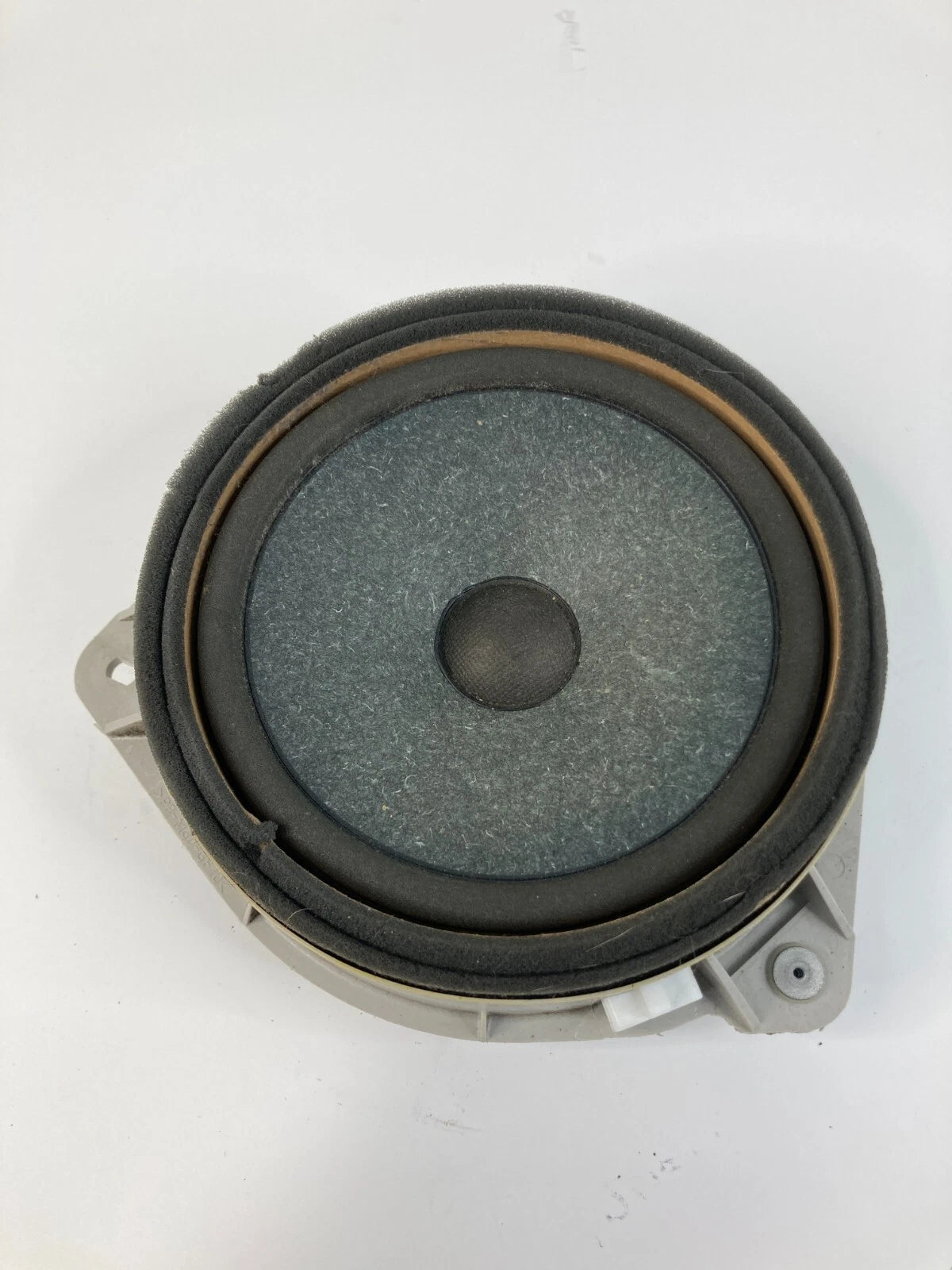 2001-2005 TOYOTA RAV4 RAV-4 REAR LEFT DOOR SPEAKER AUDIO 86160-42070 OEM