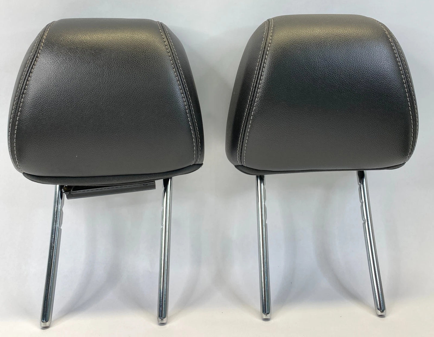 2012-2018 FORD FOCUS FRONT HEADREST BLACK LEATHER DRIVER AND PASSENGER SIDE OEM