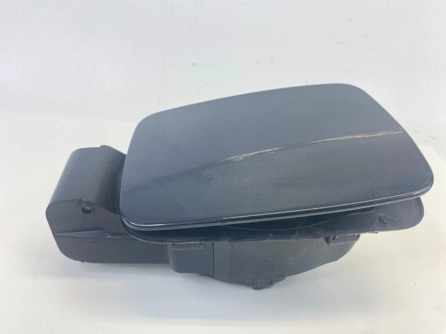 2011-2015 Hyundai Sonata Fuel Filler Door Gas Lid Cover w/ Cap 69510-3S000 OEM