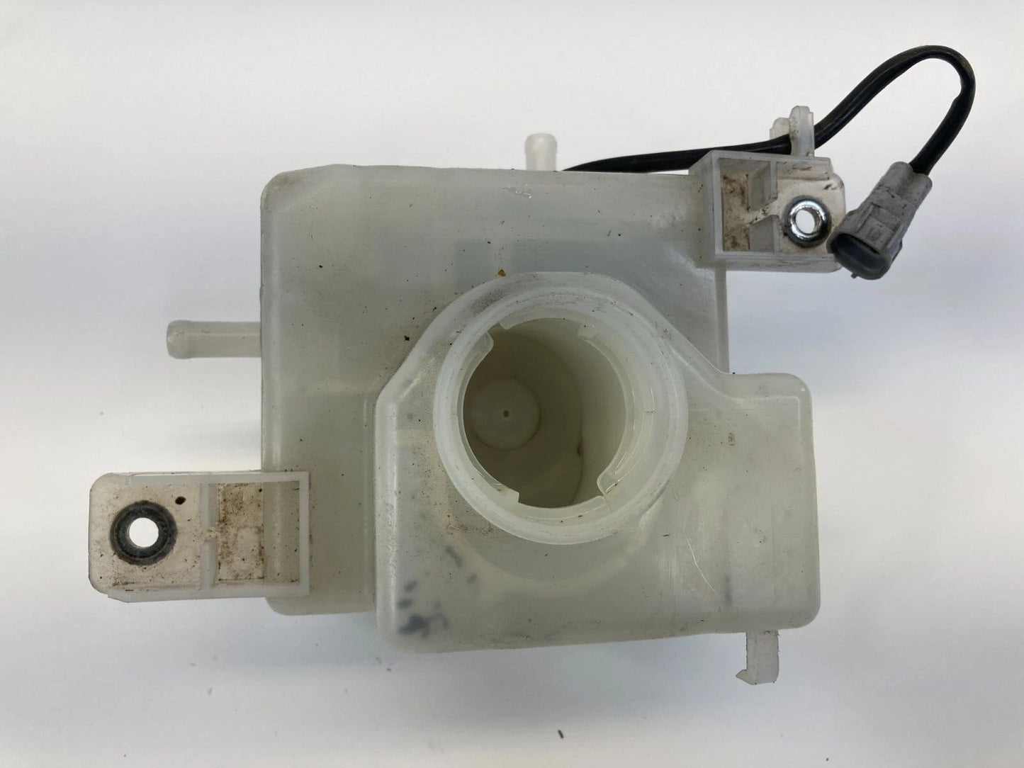 2010-2015 TOYOTA PRIUS BRAKE MASTER CYLINDER RESERVOIR BOTTLE TANK OEM