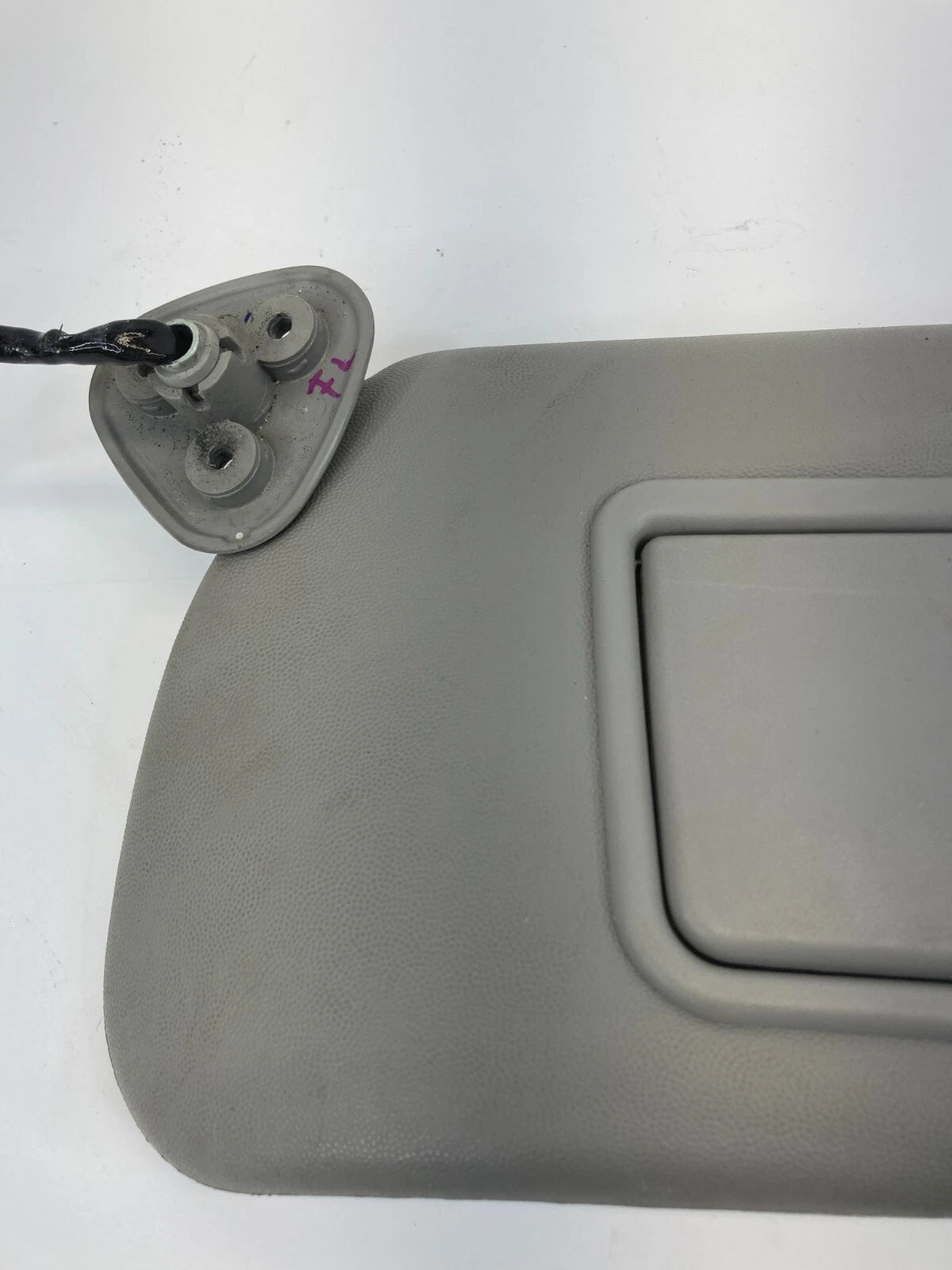 2003-2007 CADILLAC CTS LEFT DRIVER SIDE SUNVISOR SUN VISOR SHADE W ILLUMINATION