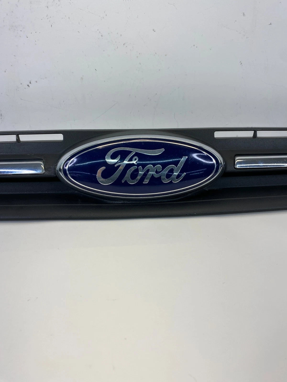 2013-2016 FORD ESCAPE FRONT UPPER BUMPER CENTER GRILLE W/ EMBLEM CJ54-8200-D OEM