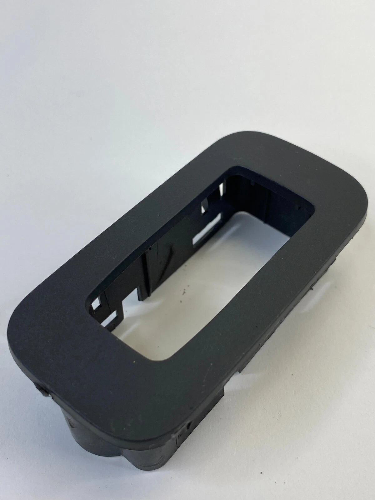 2007-2010 DODGE CHARGER REAR RIGHT DOOR WINDOW SWITCH COVER BEZEL 100010774