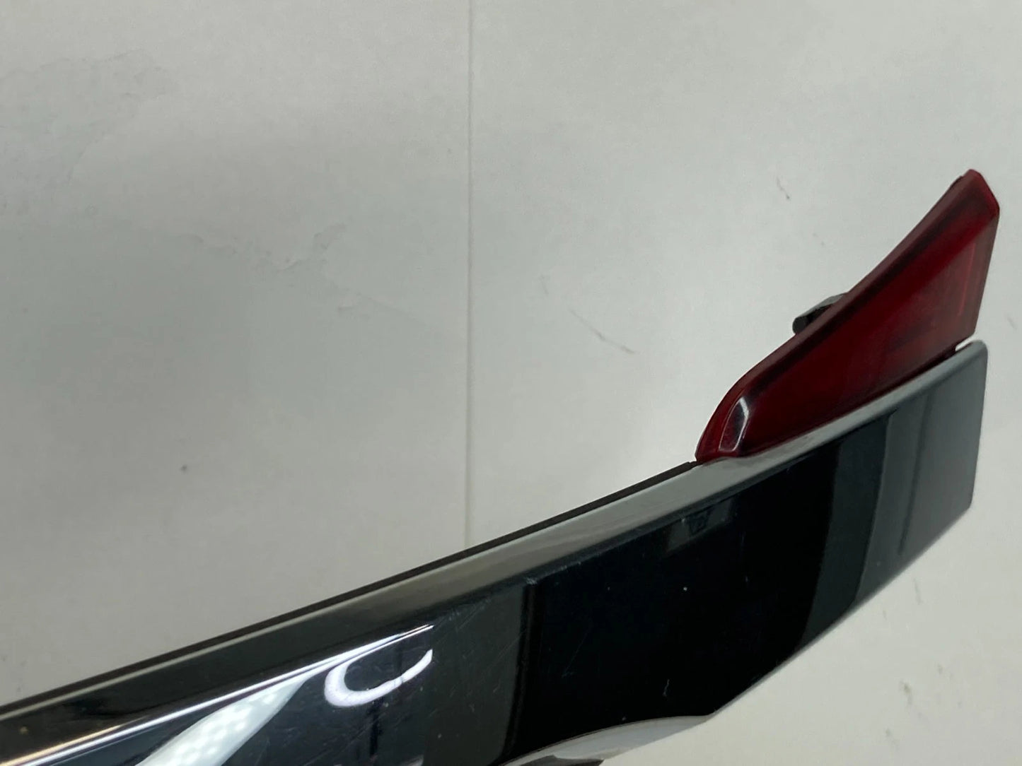 2011-2014 CHRYSLER 200 REAR TRUNK CHROME MOULDING W/ LICENSE LAMP 05182606AD OEM