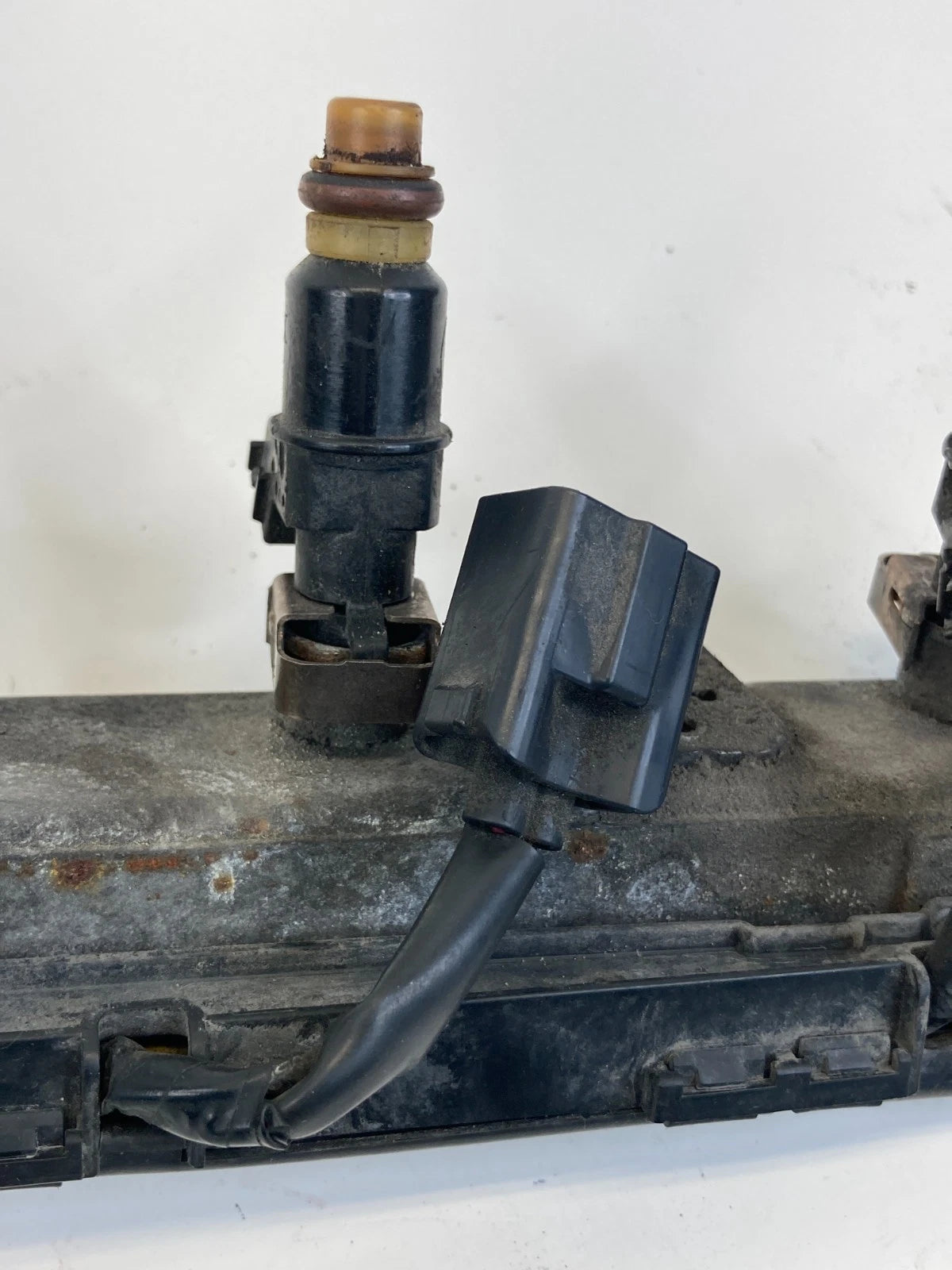 2009-2013 Honda Fit 1.5L L4 Engine Fuel Injection Set Fuel Rail w Injectors OEM