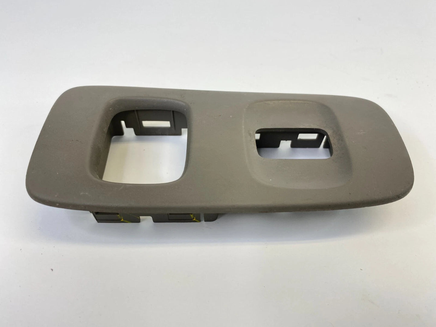 2000-2004 CADILLAC DEVILLE SEDAN 4-DR FRONT RIGHT DOOR WINDOW SWITCH BEZEL TRIM