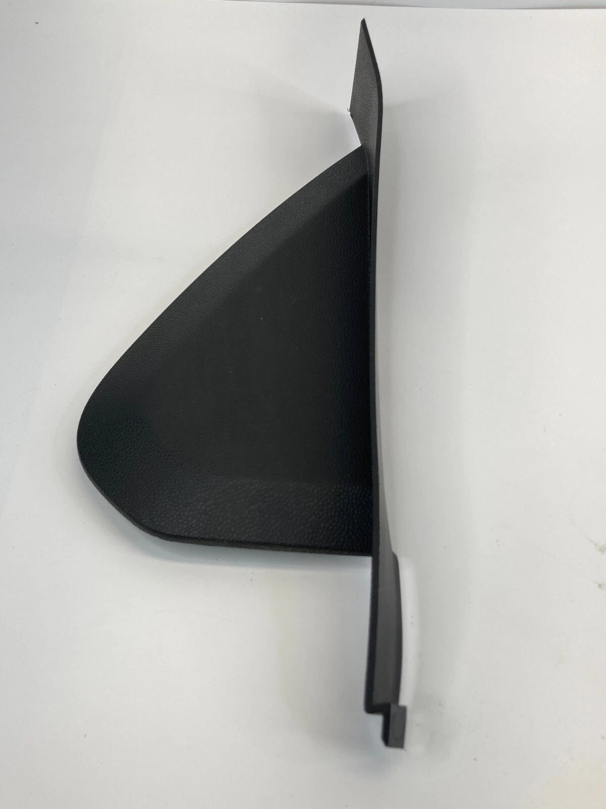 11-19 FORD FIESTA FRONT LEFT SIDE CAP END PANEL COVER BEZEL AE83-A044C61-A OEM