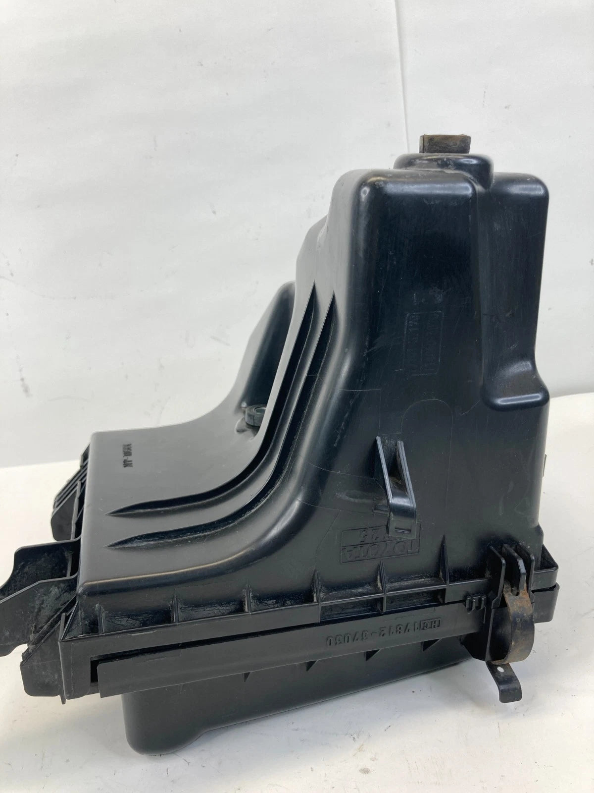 2010-2015 TOYOTA PRIUS AIR CLEANER INTAKE BOX FILTER HOUSING 17812-37030 OEM