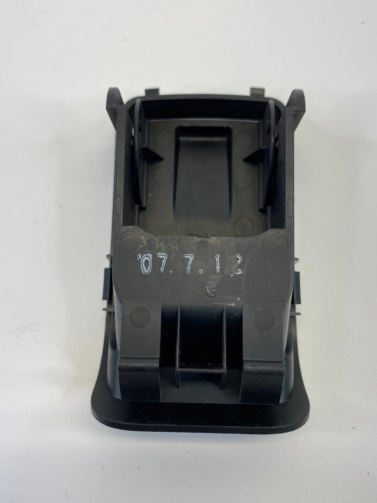 07 08 INFINITI G35 SEDAN REAR CHILD SEAT HOOK ANCHOR COVER TRIM 79980-JK000 OEM
