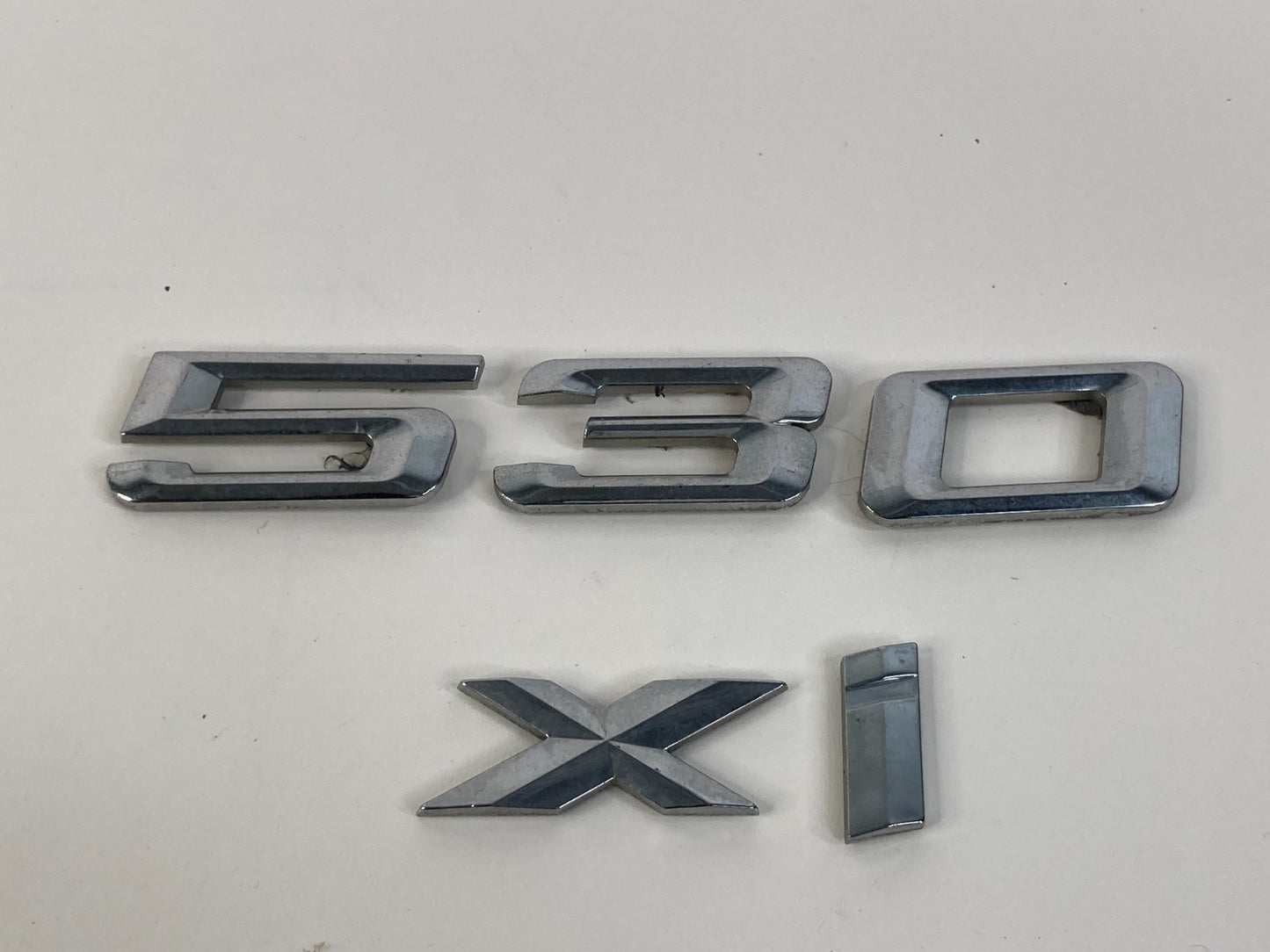 2006 2007 06 07 BMW 530xi Rear Emblem Trunk Logo Badge Symbol OEM