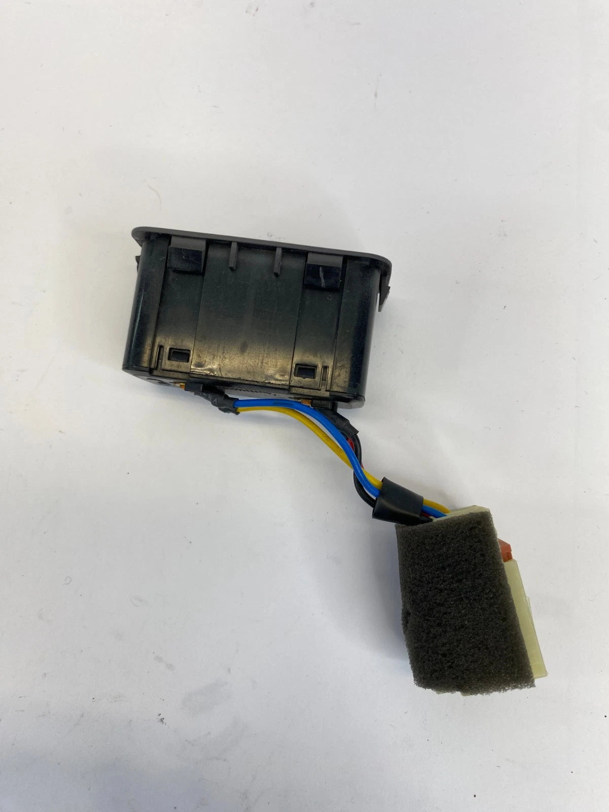 2011-2014 HYUNDAI SONATA GAS FUEL DOOR & TRUNK OPEN CONTROL SWITCH 202009287 OEM