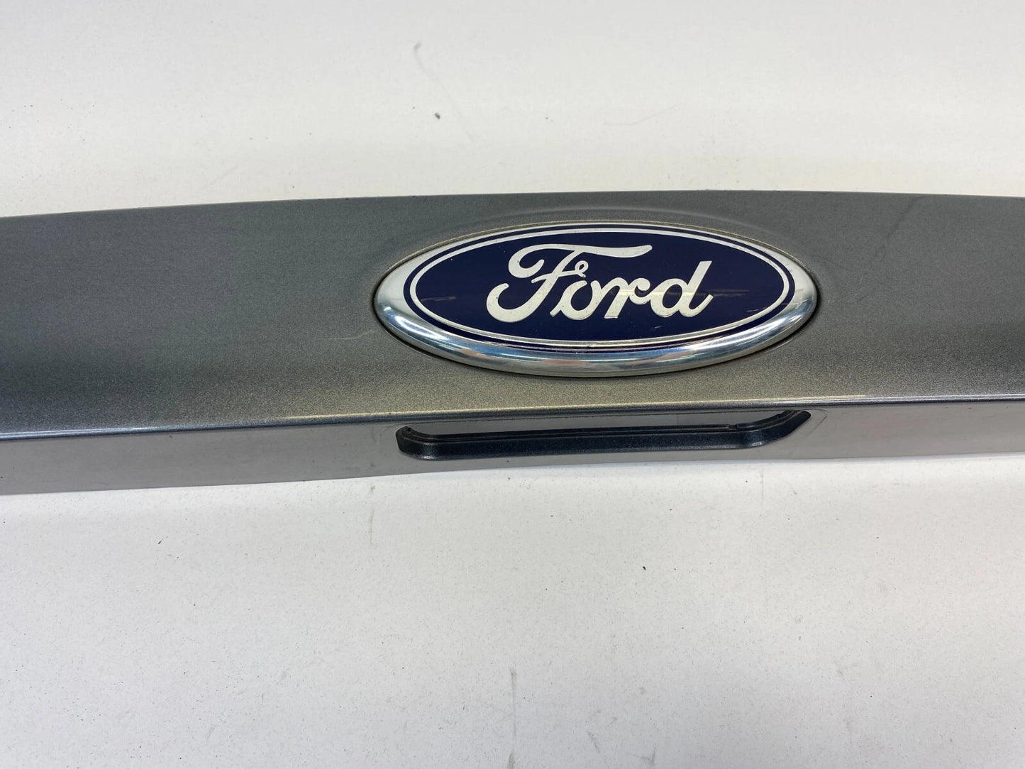12-14 FORD FOCUS SEDAN TRUNK DECK LID MOLDING FINISH PANEL EMBLEM HANDLE GREY