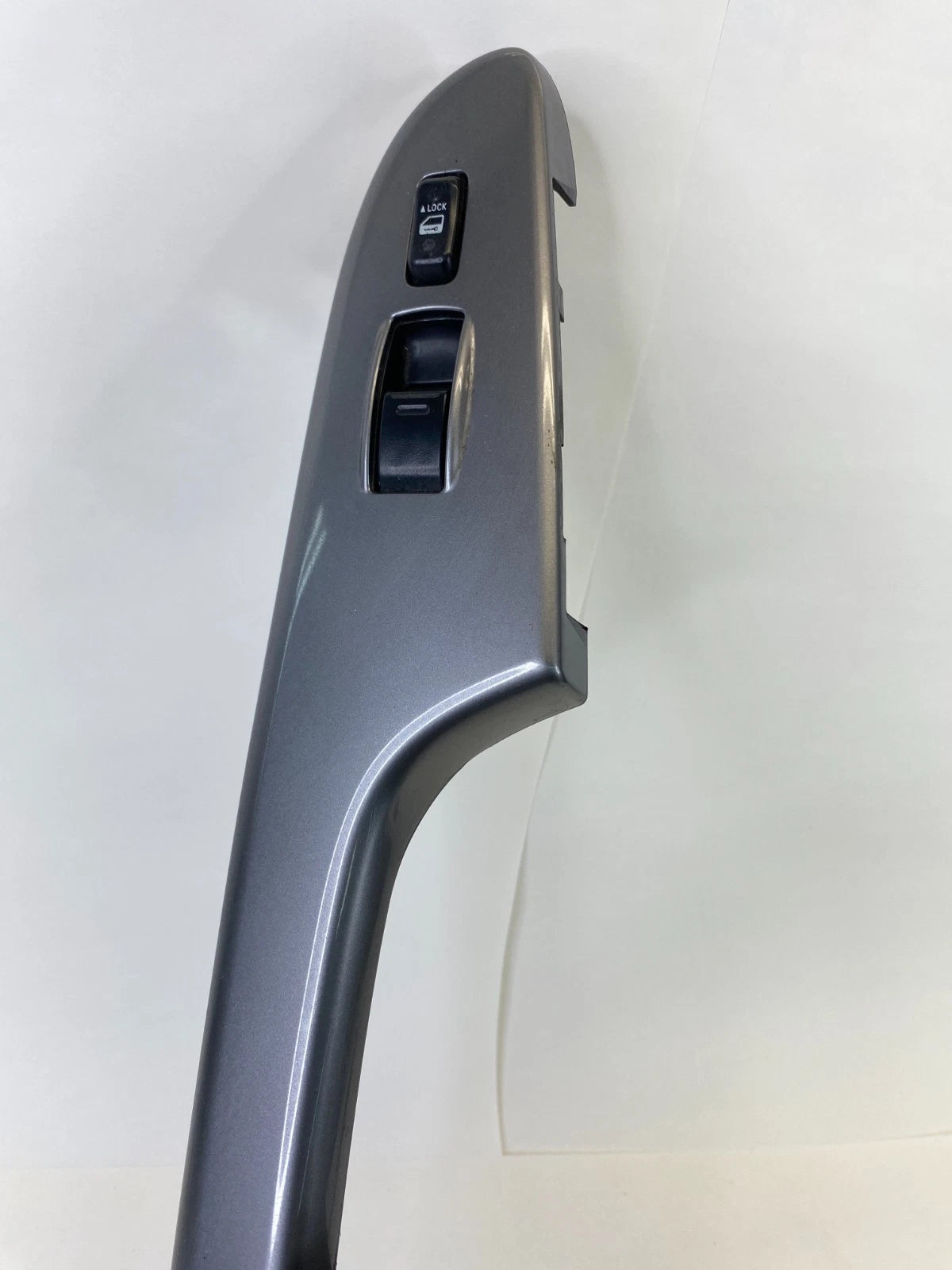 06-10 TOYOTA SIENNA FRONT RIGHT PASSENGER WINDOW LOCK SWITCH ARMREST BEZEL OEM