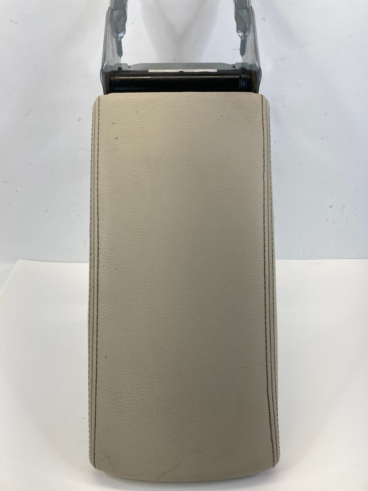 09-17 Volkswagen CC 06-10 Passat Center Console Lid Armrest Arm Rest Cover OEM