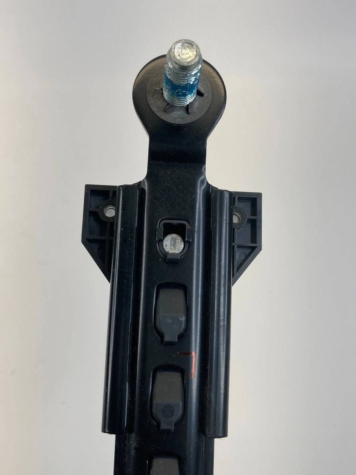 2011-2014 HYUNDAI SONATA FRONT LEFT SIDE SEAT BELT HEIGHT ADJUSTER 888903Q000