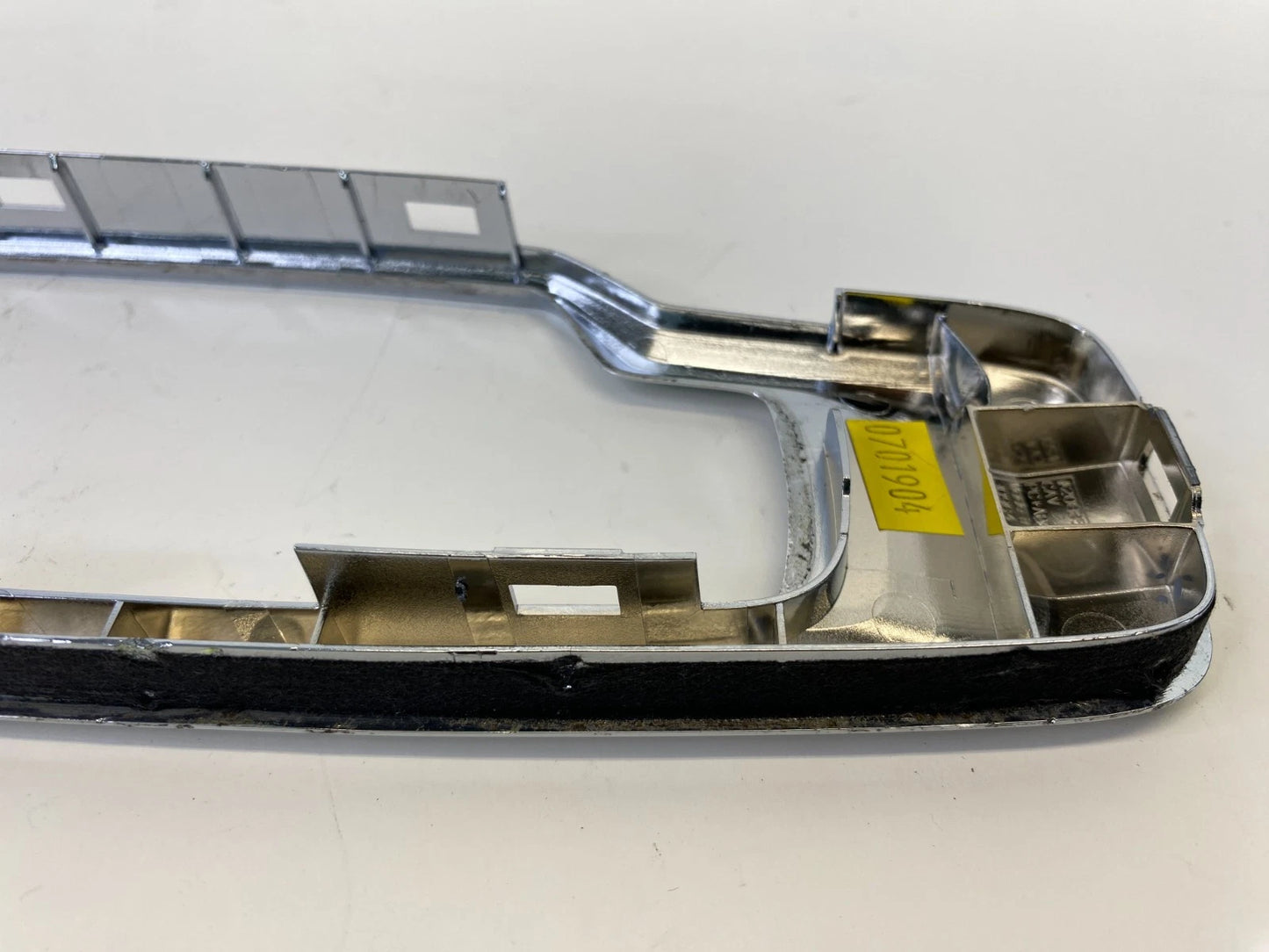 07-17 CHEVY EQUINOX CENTER CONSOLE GEAR SHIFTER BEZEL TRIM CHROME 20885260 OEM