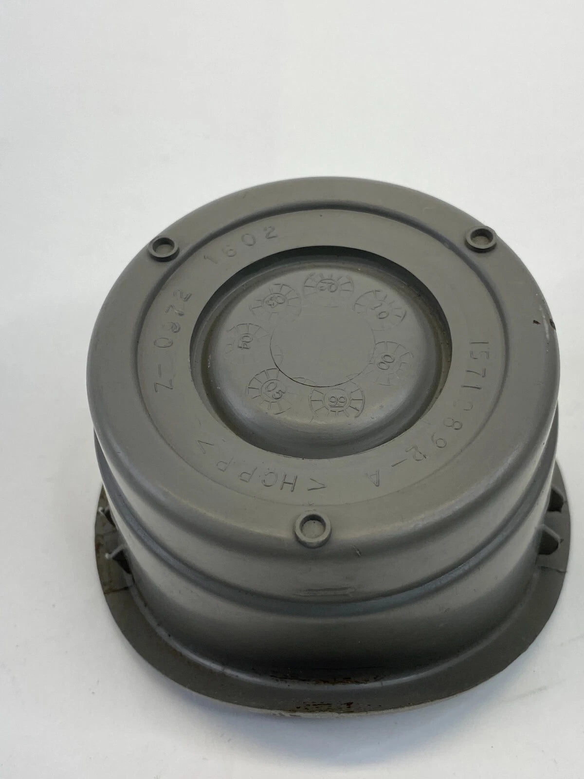 2000-2006 GMC YUKON CHEVROLET TAHOE REAR RIGHT CUP HOLDER BEZEL 15710892A OEM
