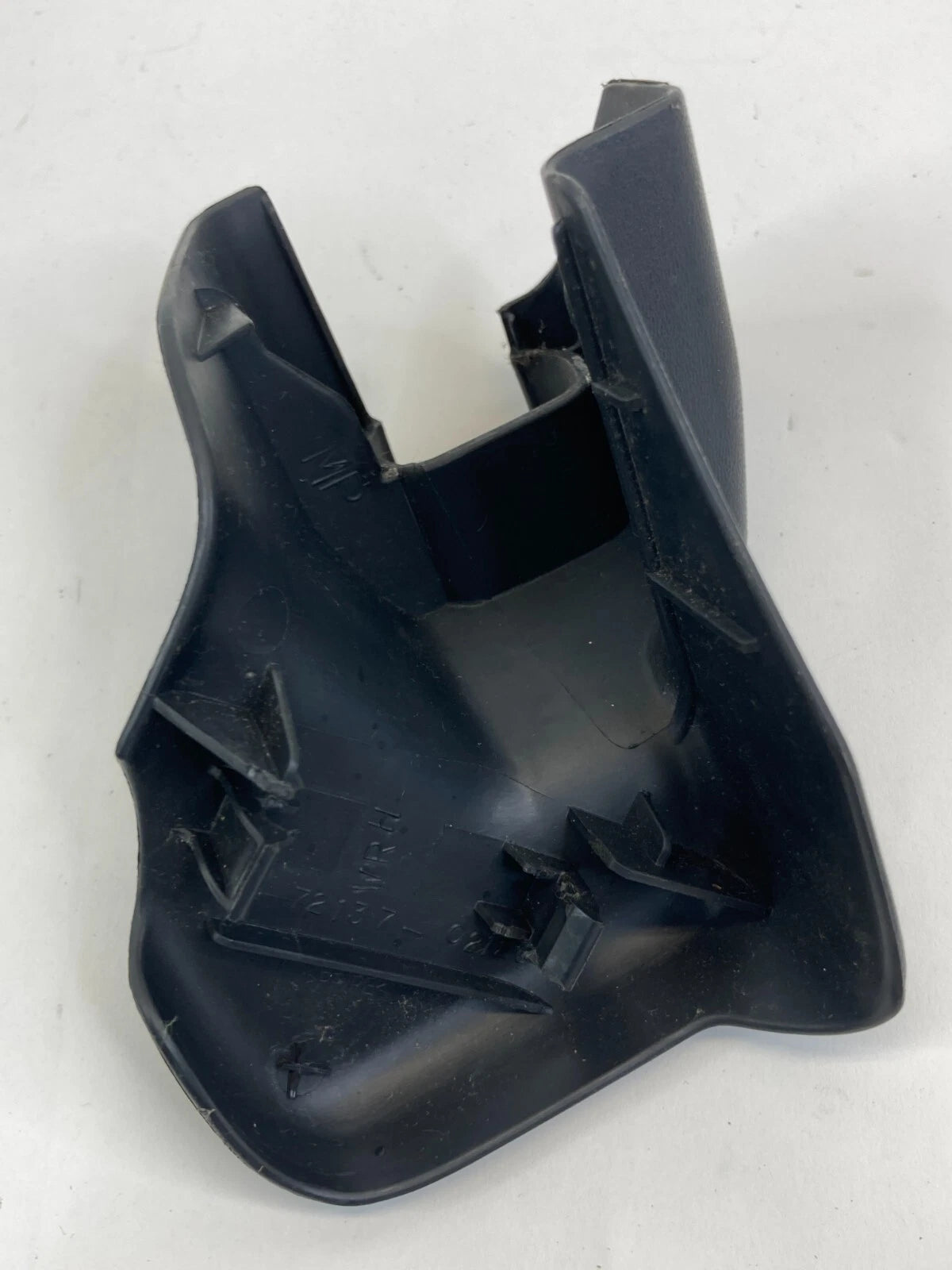 2009-2013 TOYOTA MATRIX RIGHT OUTER SEAT TRACK END COVER TRIM CAP 7213702120