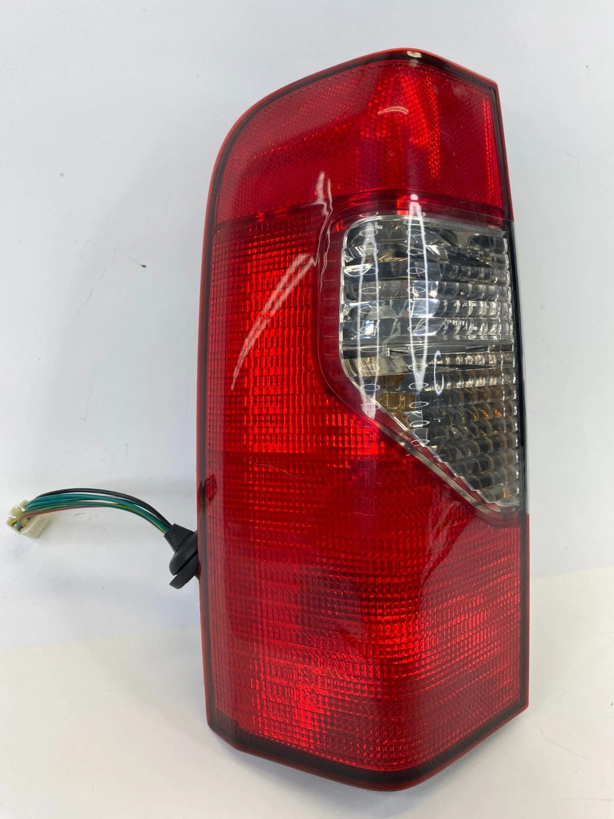 02-04 NISSAN XTERRA REAR LEFT SIDE TAIL LIGHT TAILLIGHT LAMP 935-700-03 OEM