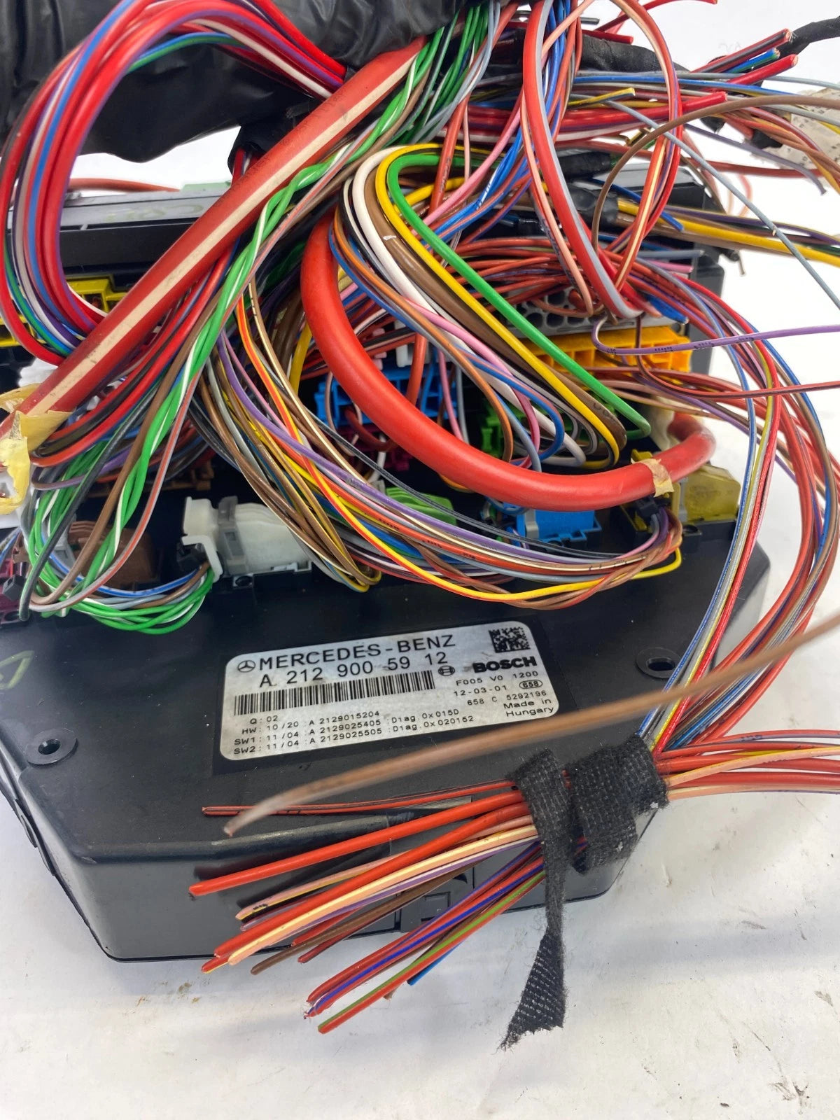 2010-2012 MERCEDES-BENZ GLK350 FRONT SAM MODULE FUSE BOX RELAY A212-900-59-12