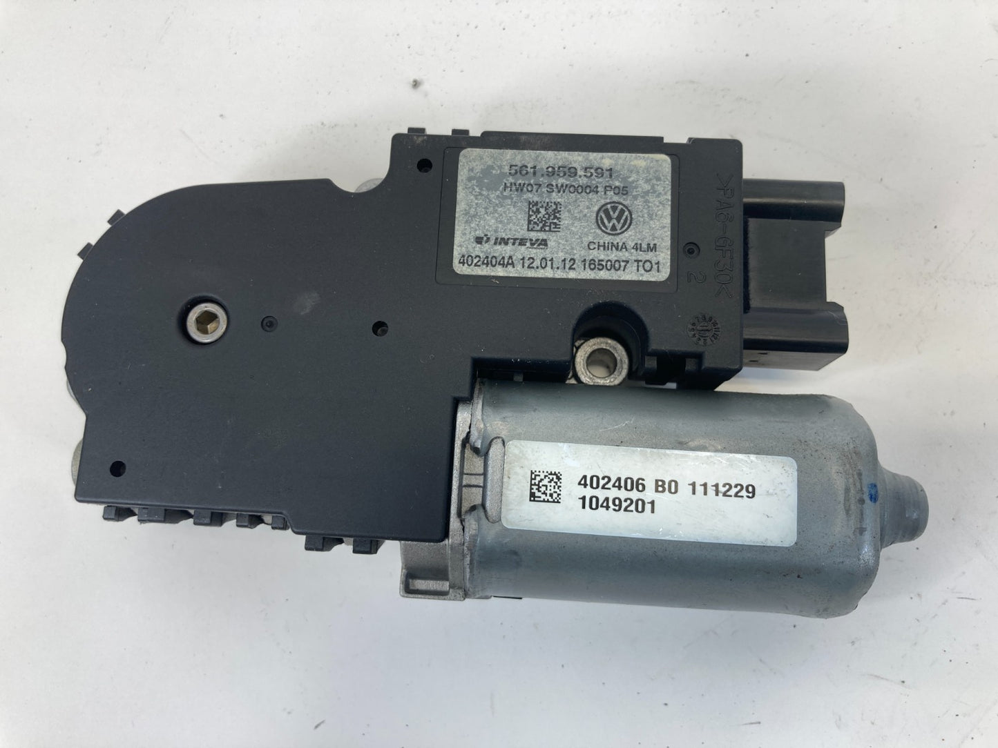 2012-2022 Volkswagen Passat Sedan Sunroof Moonroof Sun Roof Motor 561959591 OEM