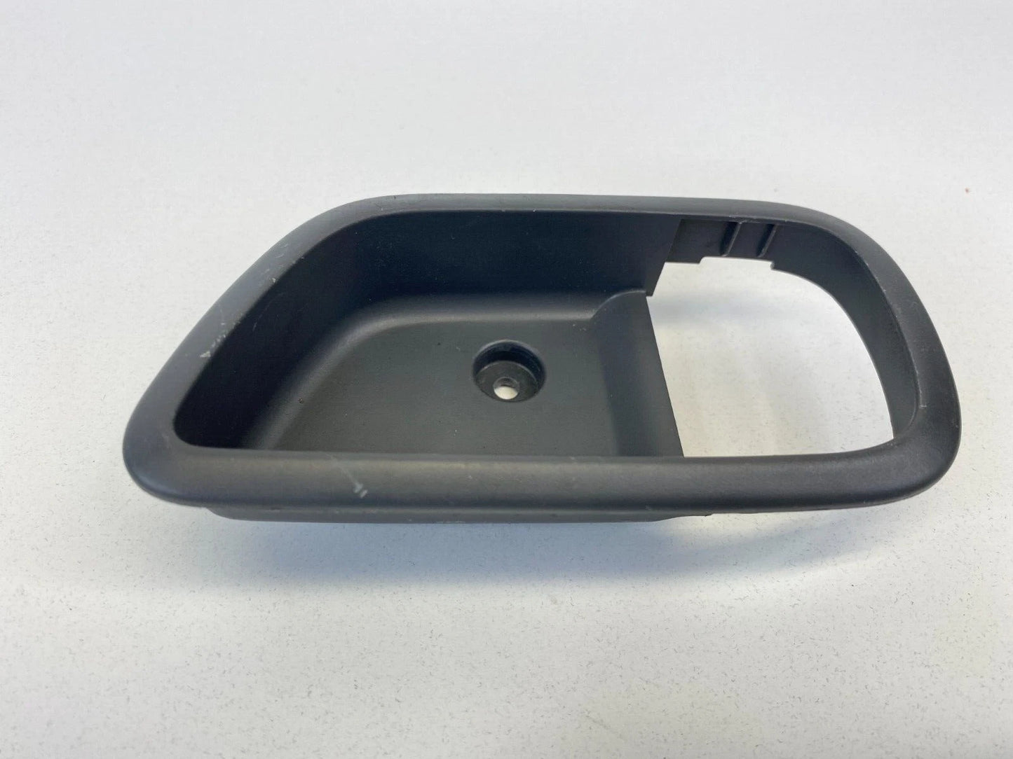 2009-2011 KIA RIO RIO5 REAR RIGHT DOOR HANDLE BEZEL TRIM OEM FACTORY 82621-1G010