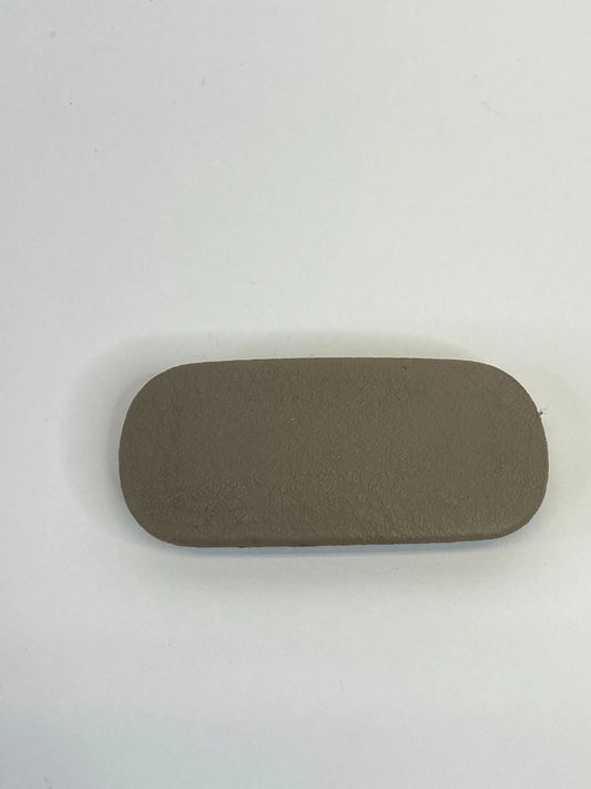 2005 05 KIA SORENTO RIGHT INNER COVER TRIM GLASS CAP LID BEZEL 93551-38000 OEM