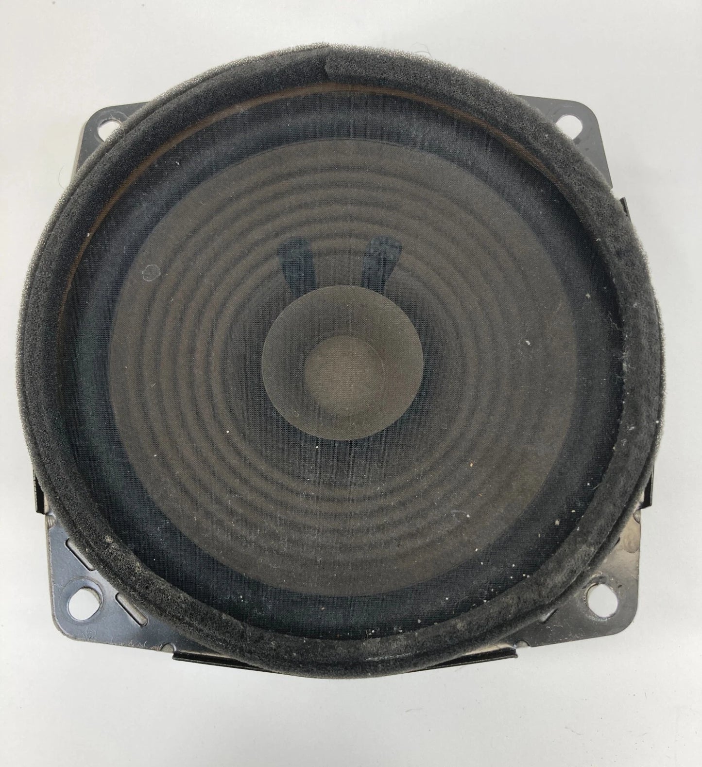 1997-2004 MITSUBISHI MONTERO SPORT FRONT LEFT DRIVER SIDE DOOR SPEAKER MR142014