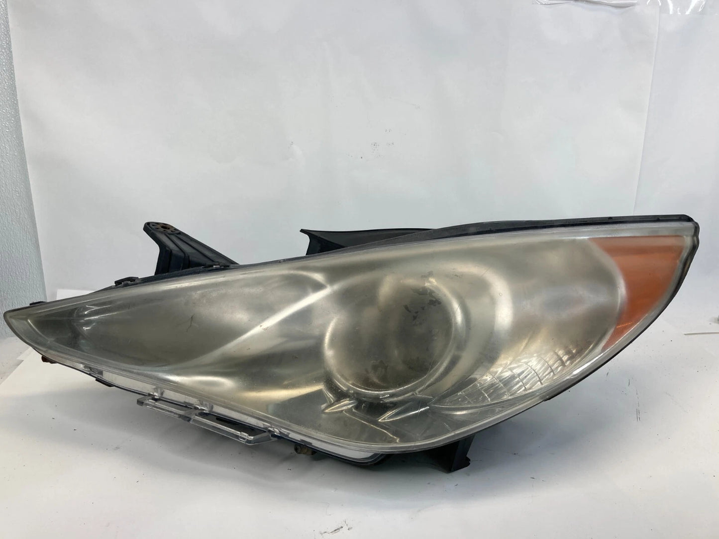 11-14 HYUNDAI SONATA FRONT LEFT DRIVER HEADLIGHT HEADLAMP HALOGEN 92101-3Q OEM