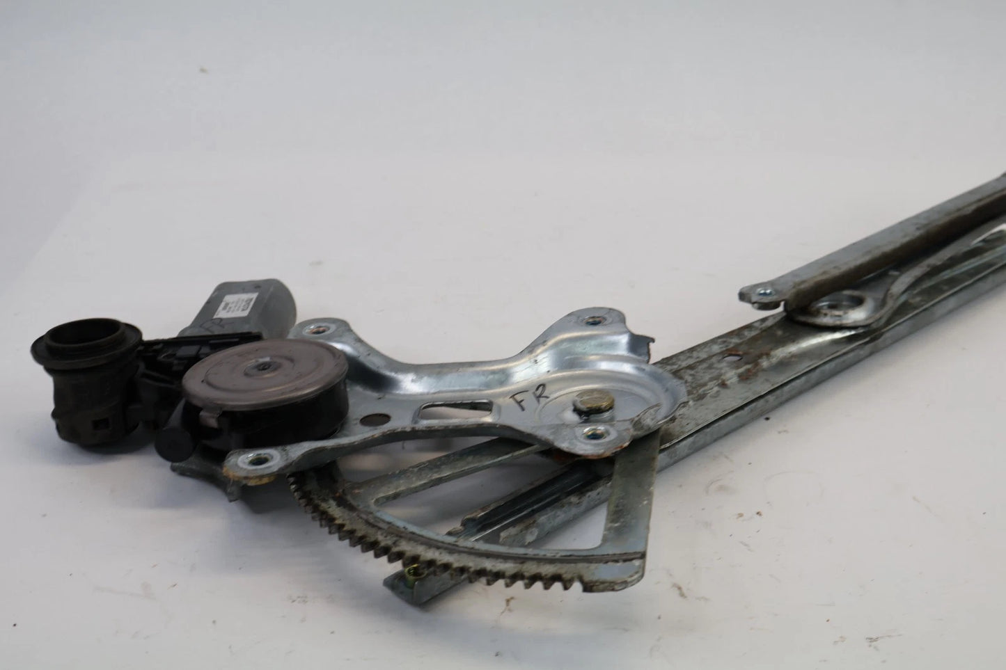 2003-2008 TOYOTA COROLLA FRONT RIGHT DOOR WINDOW MOTOR W/ REGULATOR 85710-AA050